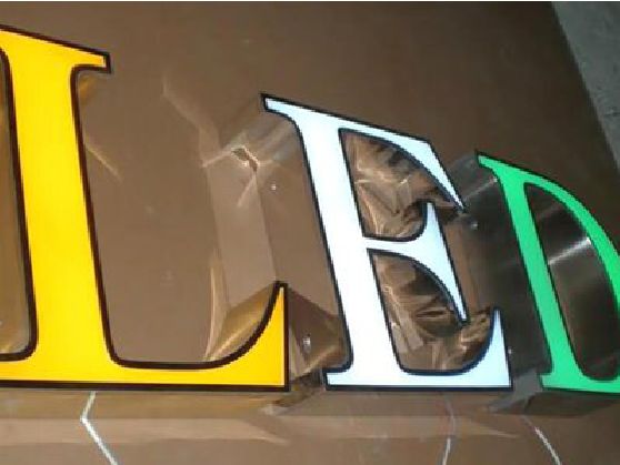 平顶山介绍LED招牌的基础知识。
